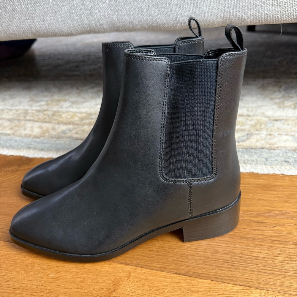NEW J. Crew Factory Black Chelsea Boots BT277 Size 8 - Picture 2 of 7